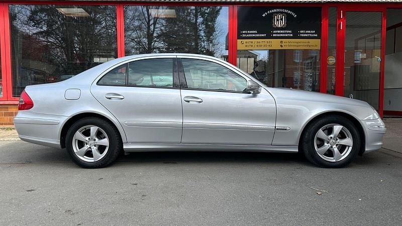 Gebraucht Mercedes E200 184 PS (135 kW) 2007 Silber Limousine