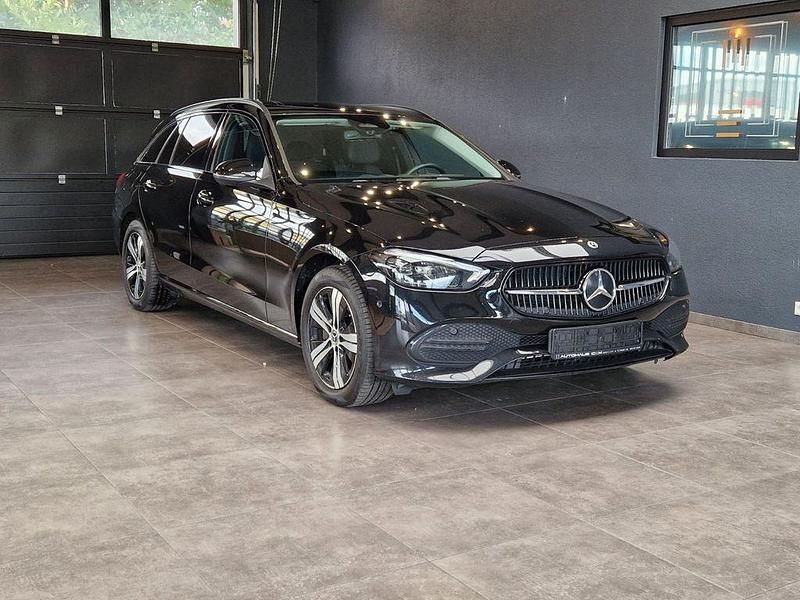 Schwarz Gebraucht 2022 Mercedes C220 Avantgarde Limousine | 29.999 € (Guter Preis) - Bild 1/2