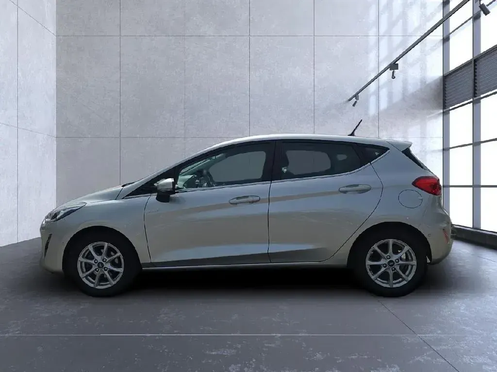 Second-hand Ford Fiesta Titanium 101 CP (74 kW) 2017 Argintiu Hatchback