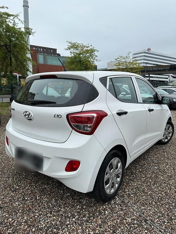 Gebraucht Hyundai i10 67 PS (49 kW) 2014 Weiß Kleinwagen
