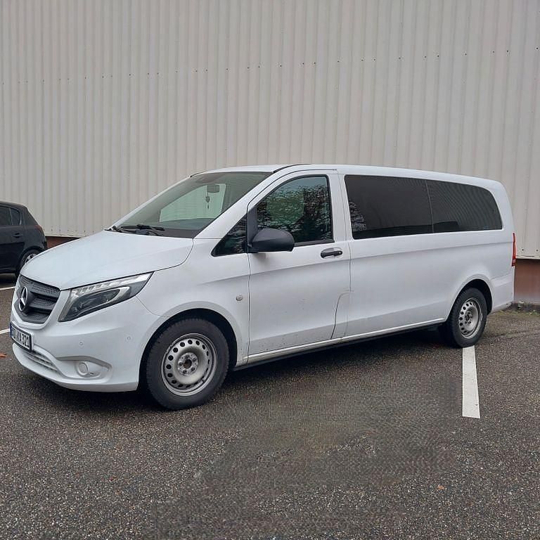 Weiß Gebraucht 2019 Mercedes Vito Kombi | 17.990 € (Teuer) - Bild 1/4