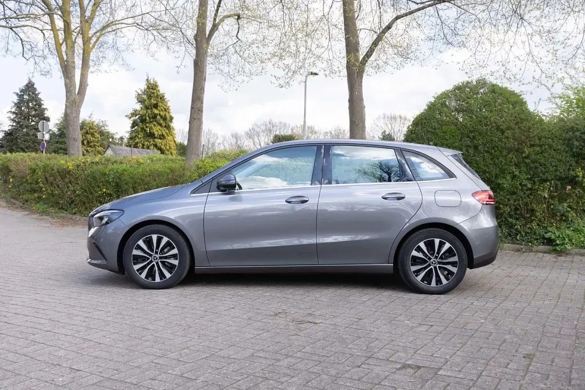 Gebraucht Mercedes B250 Style 160 PS (117 kW) 2022 Grau Kleinwagen