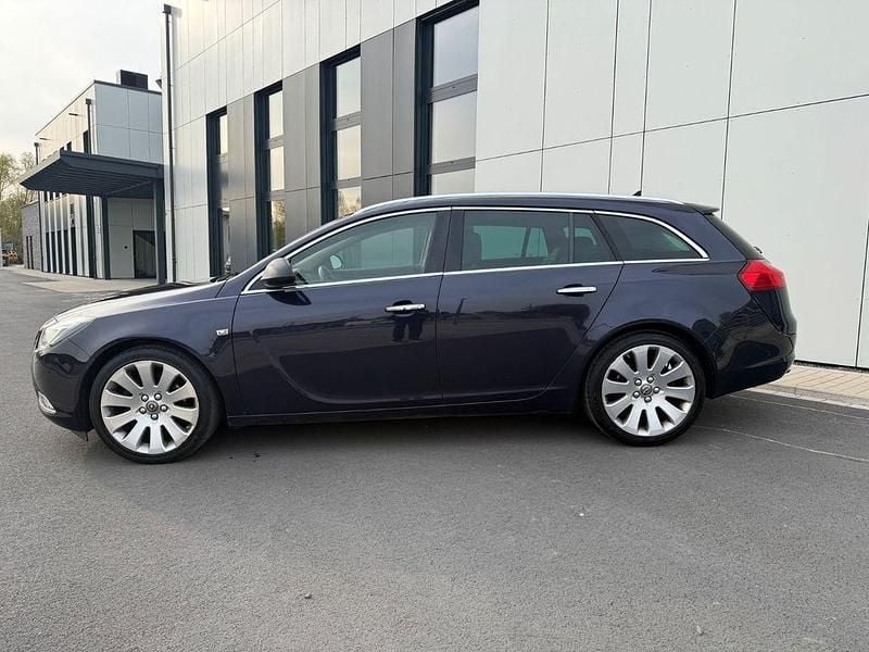 Usado Opel Insignia Innovation 194 HP (142 kW) 2012 Roxo Carrinha