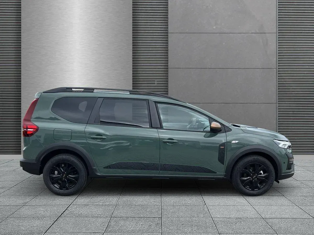 Neu Dacia Jogger Extreme 141 PS (103 kW) 2025 Safarigrüngrau Van / Kleinbus