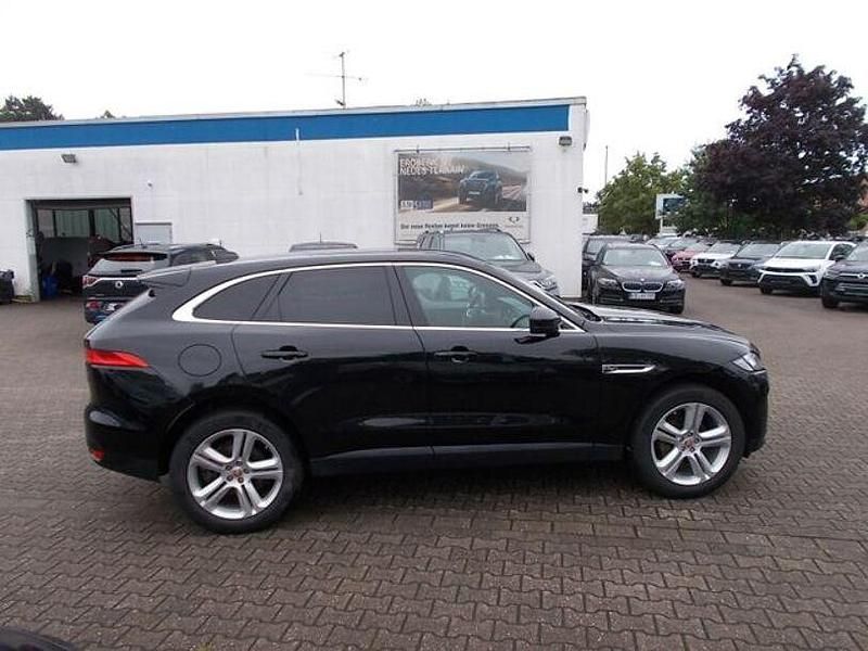 Gebraucht Jaguar F-Pace Prestige 179 PS (131 kW) 2017 Santorini black (metallic) SUV