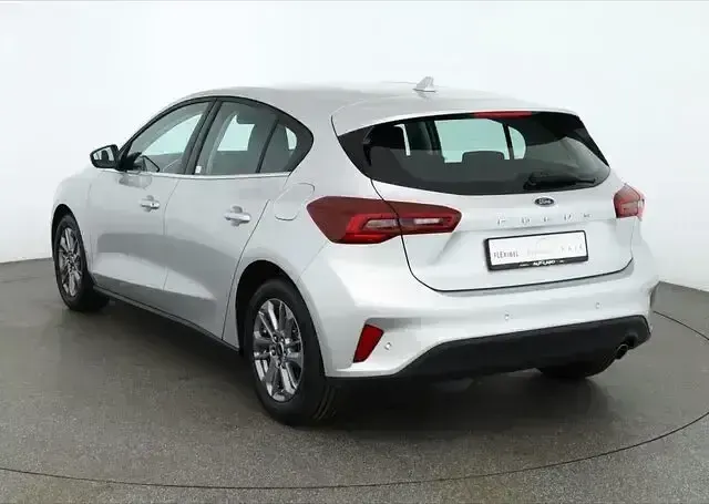 Gebraucht Ford Focus Titanium 125 PS (91 kW) 2023 Silber Limousine
