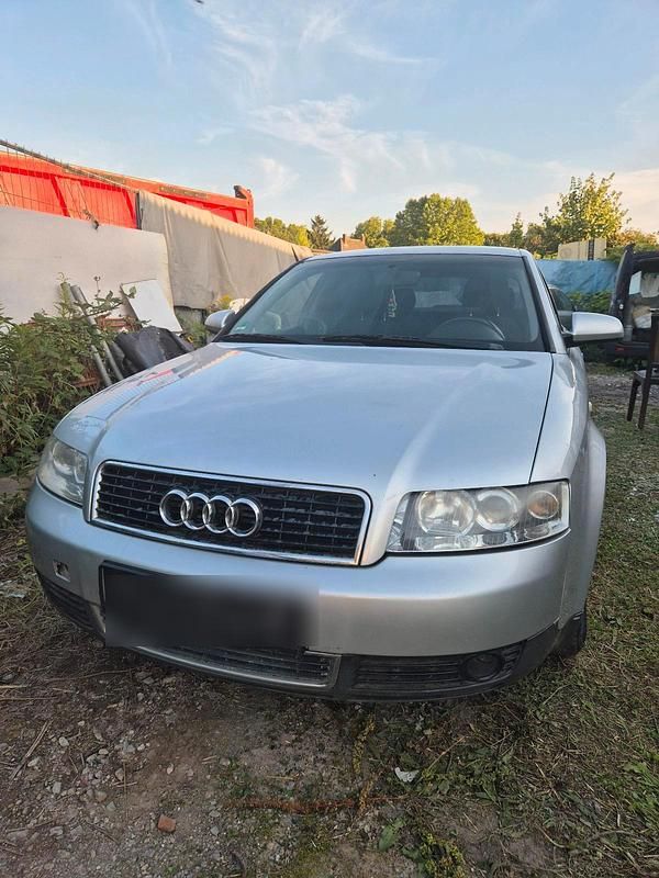 Grau Gebraucht 2001 Audi A4 Limousine | 700 € (Superpreis) - Bild 1/4