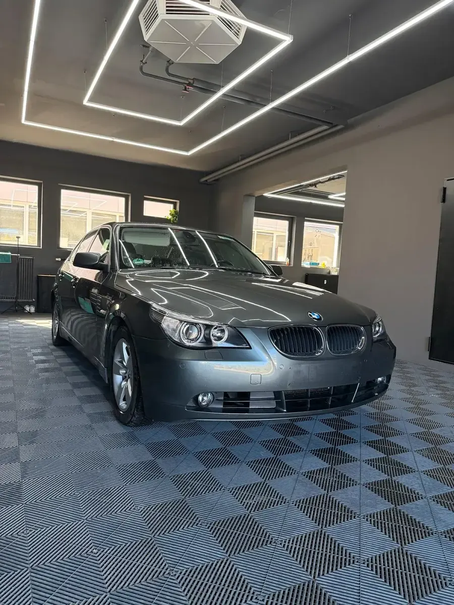 Gebraucht BMW 523 177 PS (130 kW) 2005 Grau Limousine
