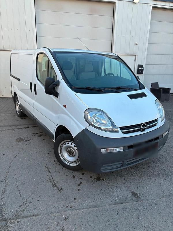 Używany Opel Vivaro 80 KM (58 kW) 2004 Biały Minivan