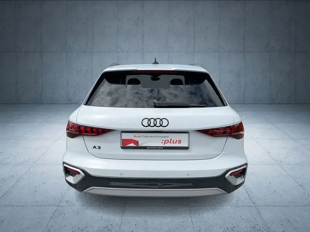 Gebraucht Audi A3 204 PS (150 kW) 2025 Gletscherweiß metallic Limousine