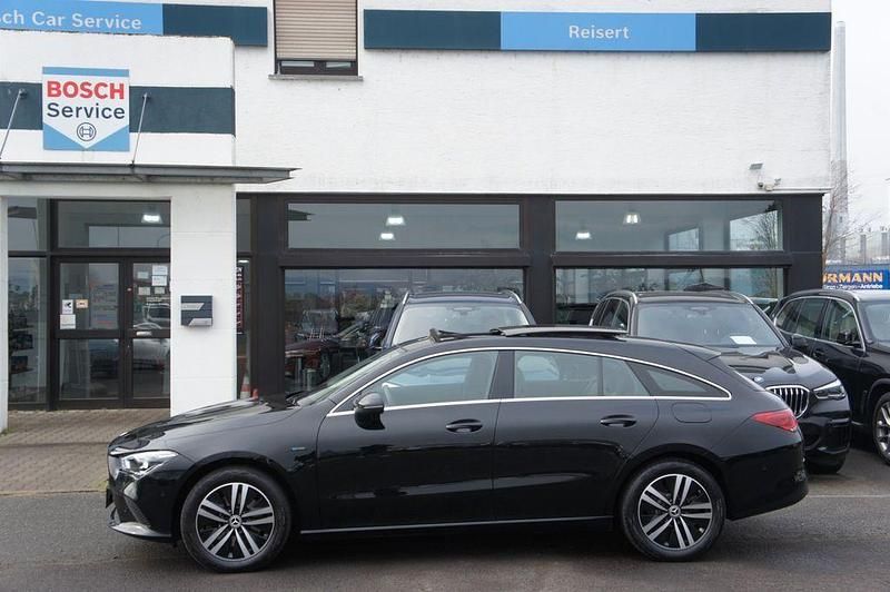 Gebraucht Mercedes CLA250e Shooting Brake 218 PS (160 kW) 2021 Schwarz Kombi