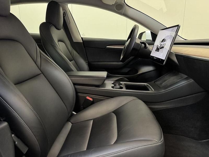 Gebraucht Tesla Model 3 Standard Range 208 kW (283 PS) 2022 Weiß Limousine