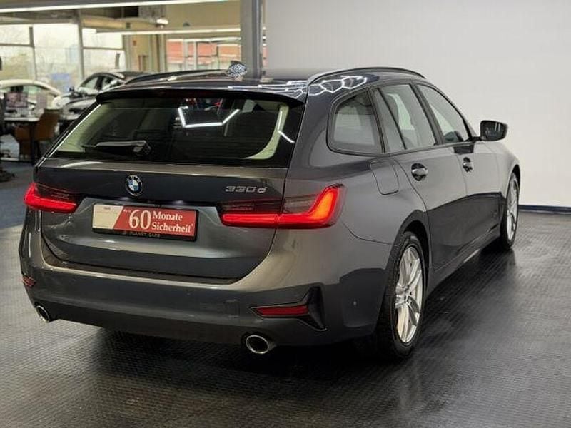 Gebraucht BMW 330 Advantage 286 PS (210 kW) 2021 Mineralgrau metallic Kombi