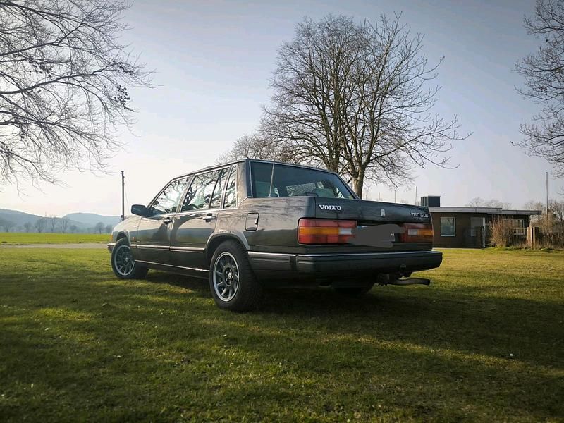 Używany Volvo 760 143 KM (105 kW) 1989 Szary Sedan/Limuzyna