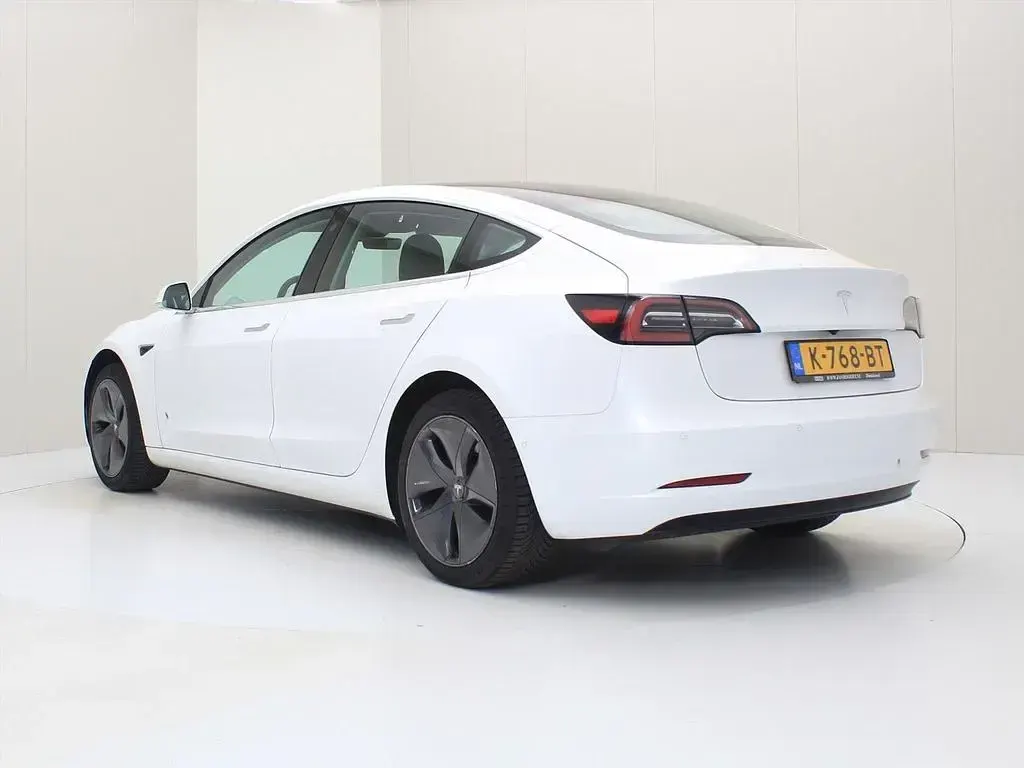 Second-hand Tesla Model 3 Standard Range 225 kW (306 CP) 2020 Alb Berlinǎ