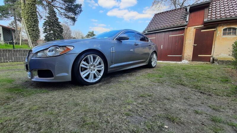 Grau Gebraucht 2009 Jaguar XFR Supercharged Limousine | 18.800 € - Bild 1/4
