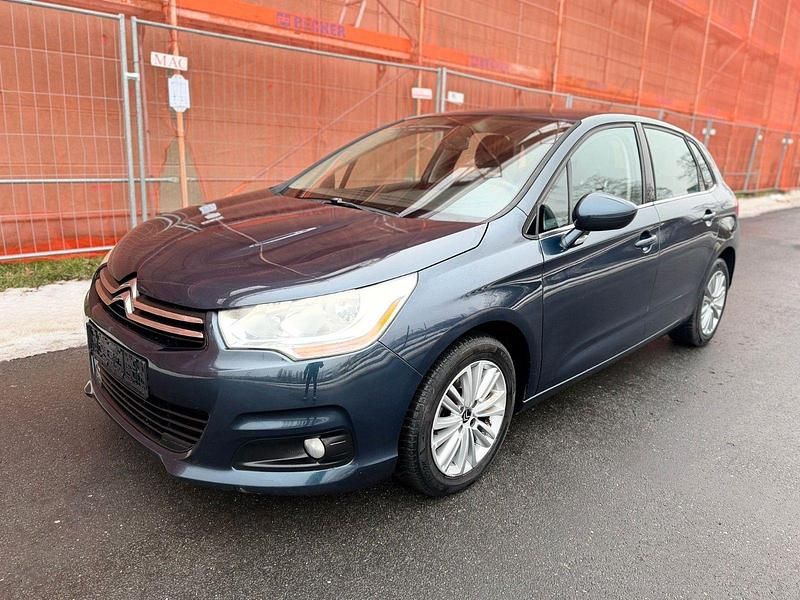 Gebraucht Citroën C4 Tendance 120 PS (88 kW) 2013 Blau Limousine