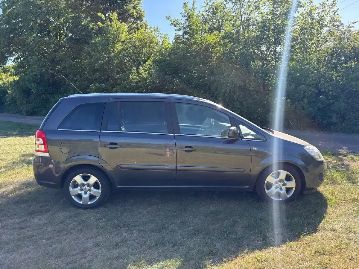 Gebraucht Opel Zafira 150 PS (110 kW) 2010 Opel  silber Van / Kleinbus