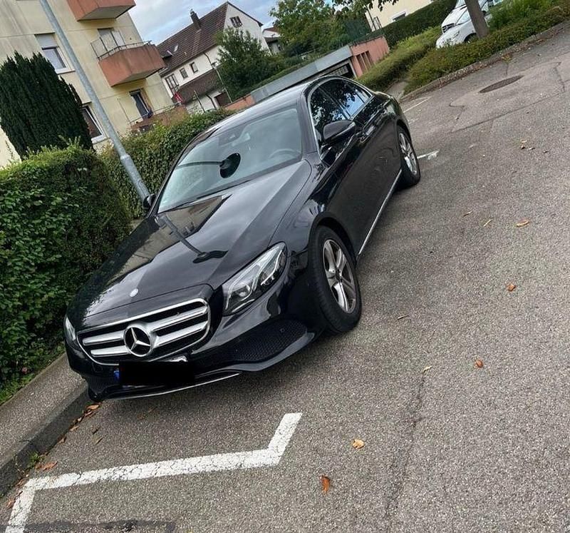 Gebraucht Mercedes E220 194 PS (142 kW) 2017 Schwarz Limousine