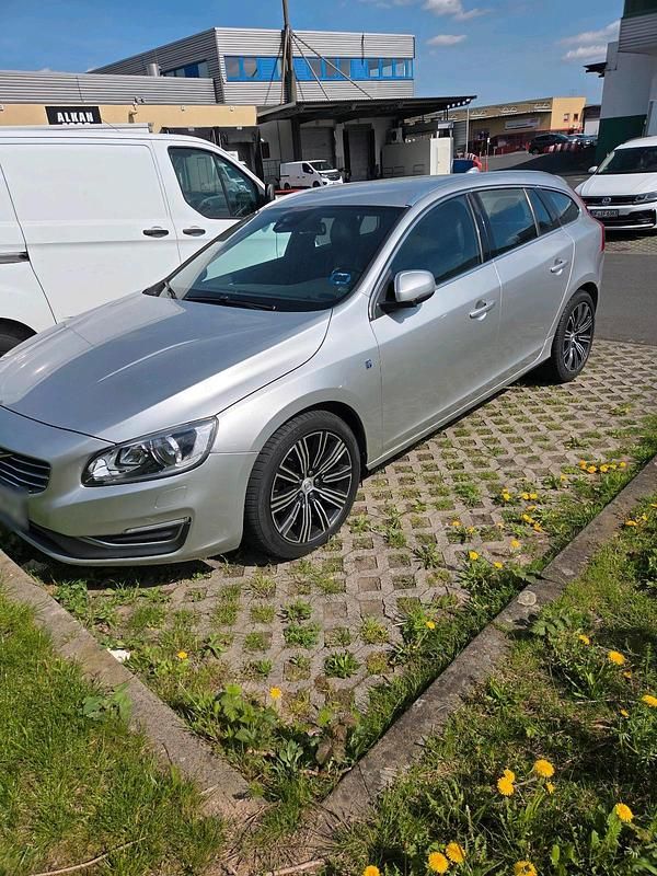 Gebraucht Volvo V60 181 PS (133 kW) 2015 Grau Kombi