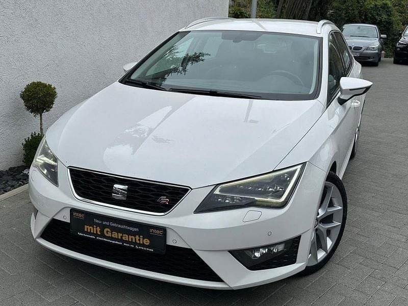 Weiß Gebraucht 2016 Seat Leon ST FR Kombi | 10.198 € (Fairer Preis) - Bild 1/4