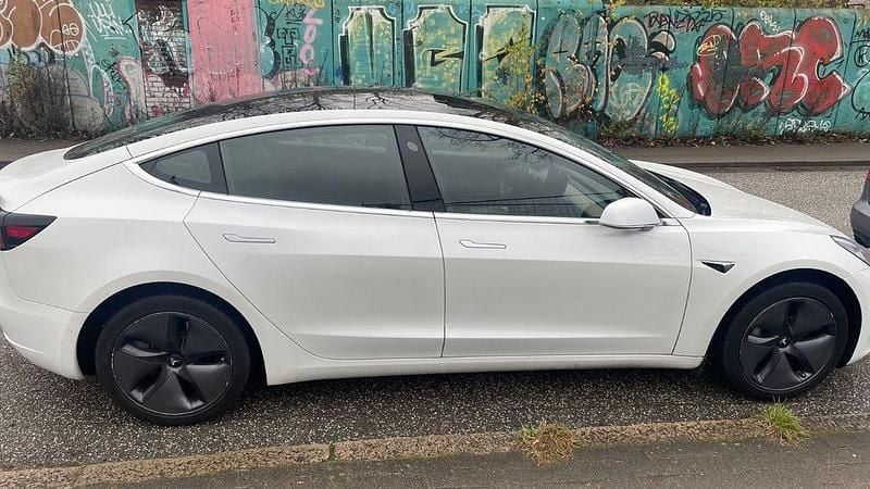 Gebraucht Tesla Model 3 Standard Range Plus 239 kW (325 PS) 2020 Weiß Limousine