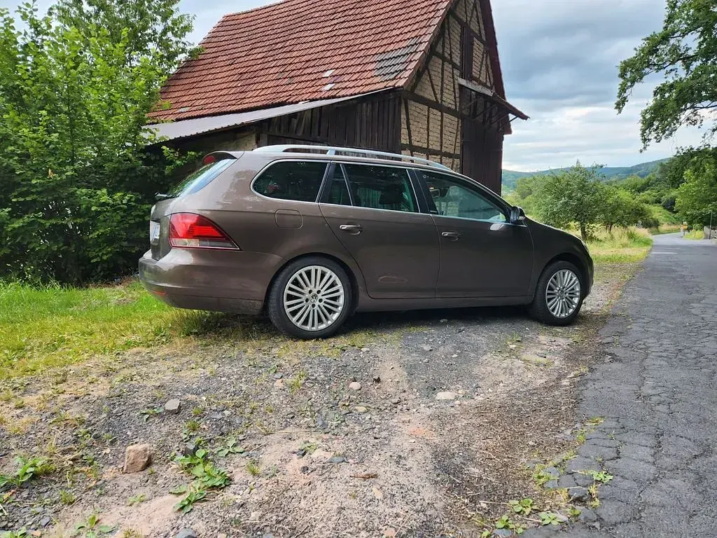 Gebraucht VW Golf VI Style 86 PS (63 kW) 2011 Braun Kleinwagen