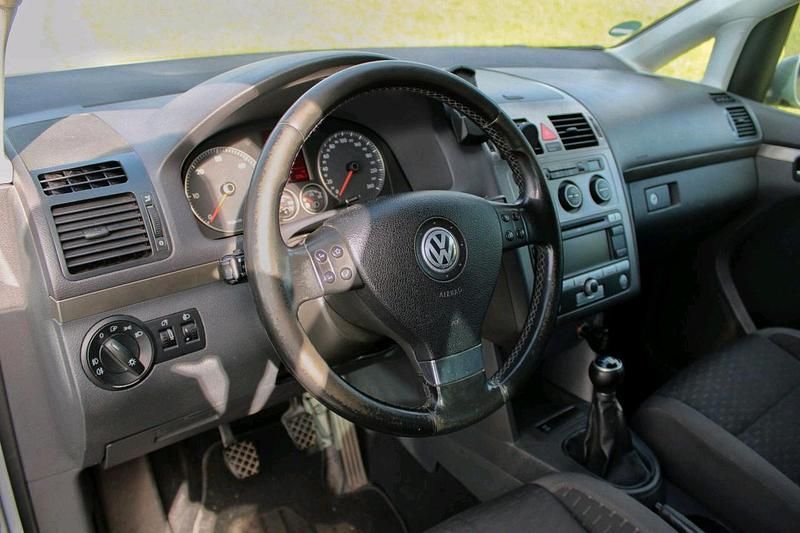 Gebraucht VW Touran 140 PS (102 kW) 2007 Grau Van / Kleinbus