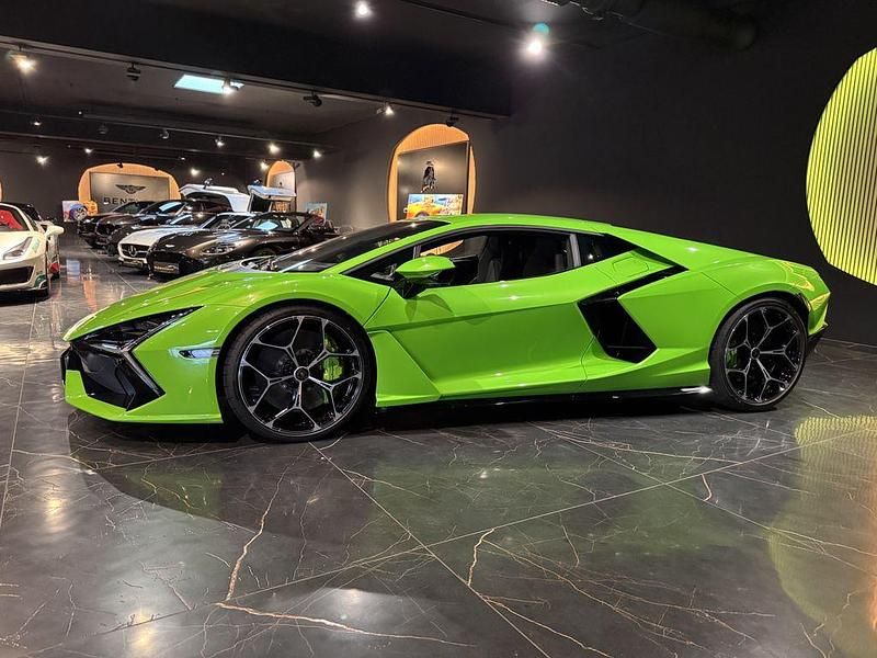 Neu Lamborghini Revuelto 1016 PS (747 kW) 2026 Grün Coupé