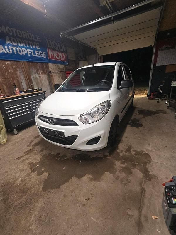 Weiß Gebraucht 2012 Hyundai i10 Kleinwagen | 2.000 € (Fairer Preis) - Bild 1/4