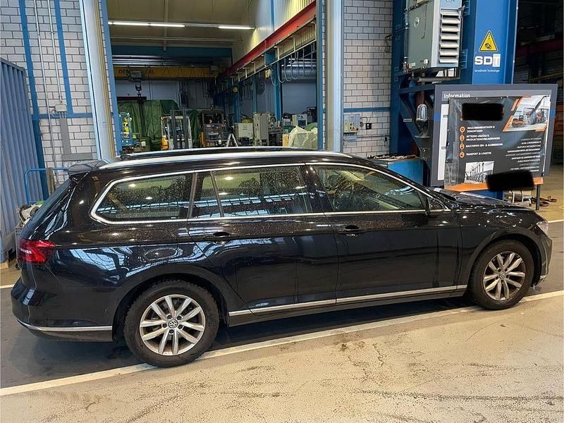 Gebraucht VW Passat Highline 150 PS (110 kW) 2019 Schwarz Kombi