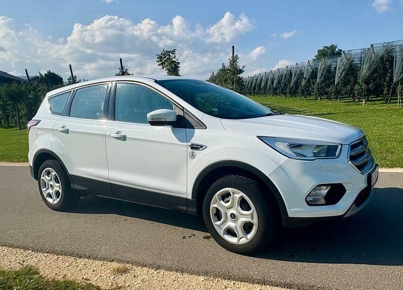 Weiß Gebraucht 2019 Ford Kuga Cool & Connect SUV | 11.990 € (Superpreis) - Bild 1/4