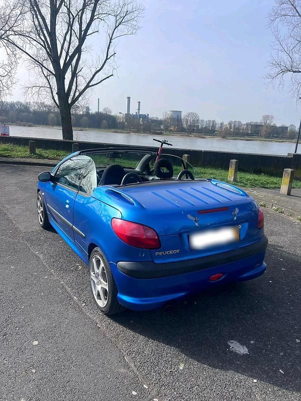 Gebraucht Peugeot 206 CC 109 PS (80 kW) 2002 Blau Cabrio