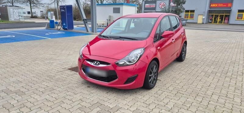 Rot Gebraucht 2013 Hyundai ix20 Edition Van / Kleinbus | 5.450 € (Guter Preis) - Bild 1/4
