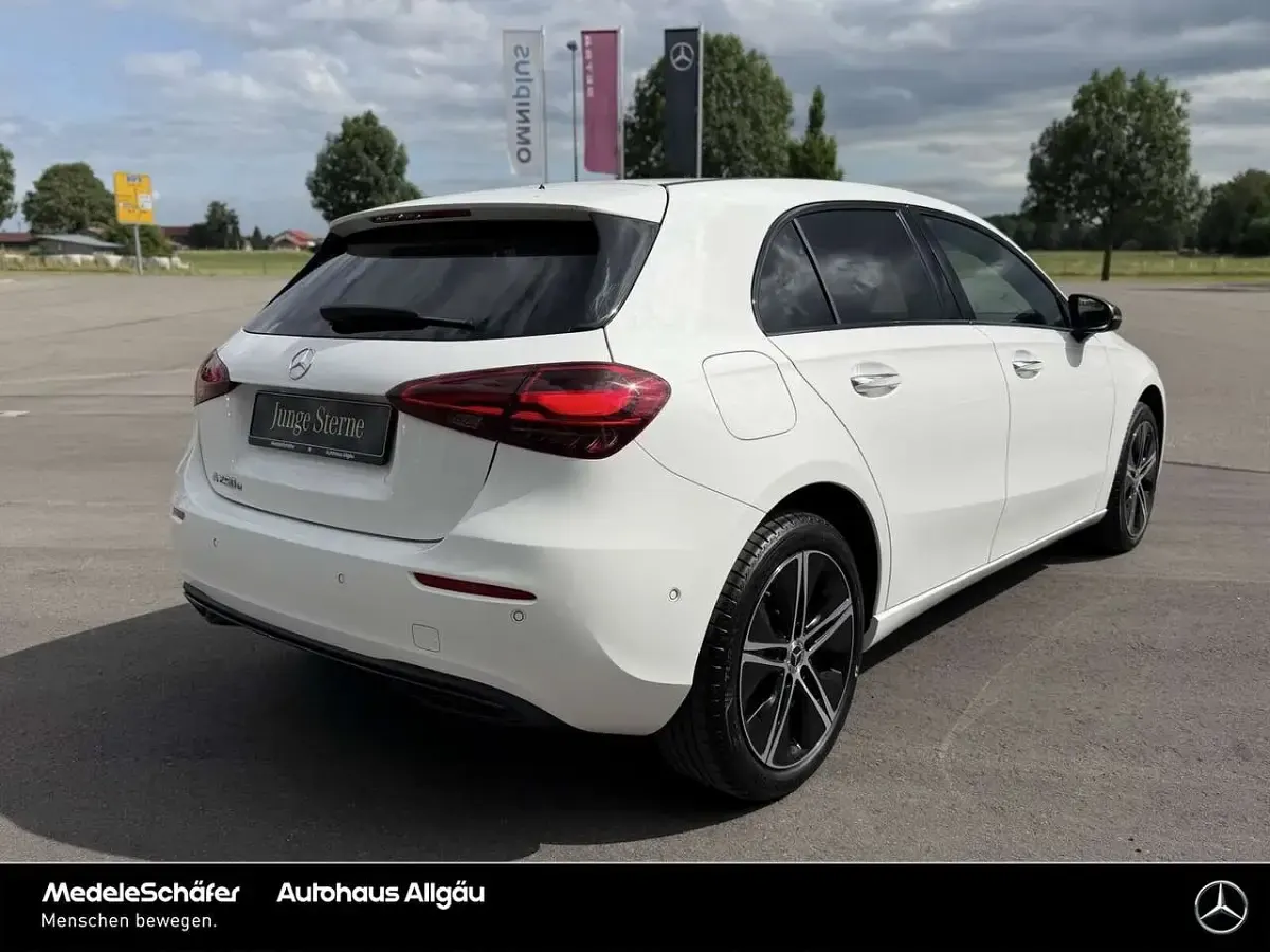 Gebraucht Mercedes A250 Progressive 218 PS (160 kW) 2023 Unilack polarweiß Limousine