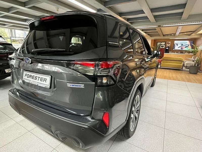 Neu Subaru Forester Platinum 136 PS (100 kW) 2026 Grau SUV