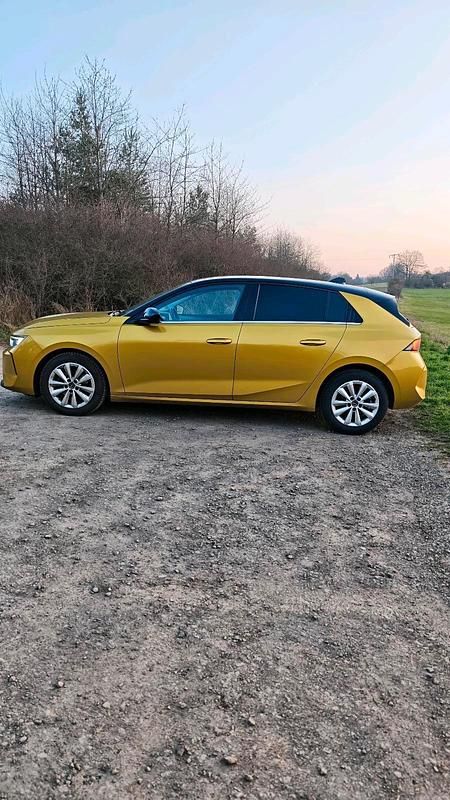 Gebraucht Opel Astra Elegance 110 PS (80 kW) 2023 Gold Limousine