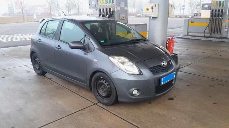 Gebraucht Toyota Yaris 133 PS (97 kW) 2007 Grau Kleinwagen