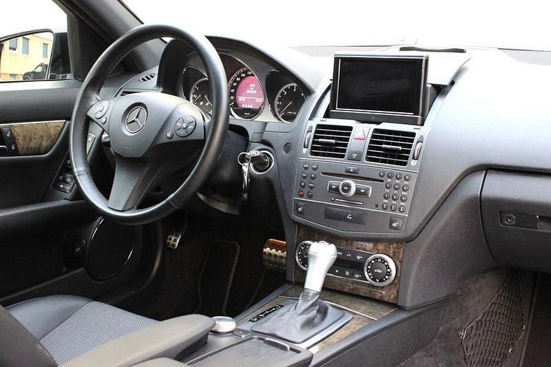 Gebraucht Mercedes C250 Avantgarde 204 PS (150 kW) 2010 Schwarz Limousine
