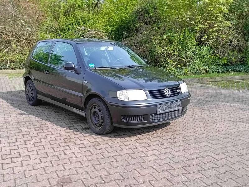 Schwarz Gebraucht 2001 VW Polo Trendline Kleinwagen | 3.500 € - Bild 1/4
