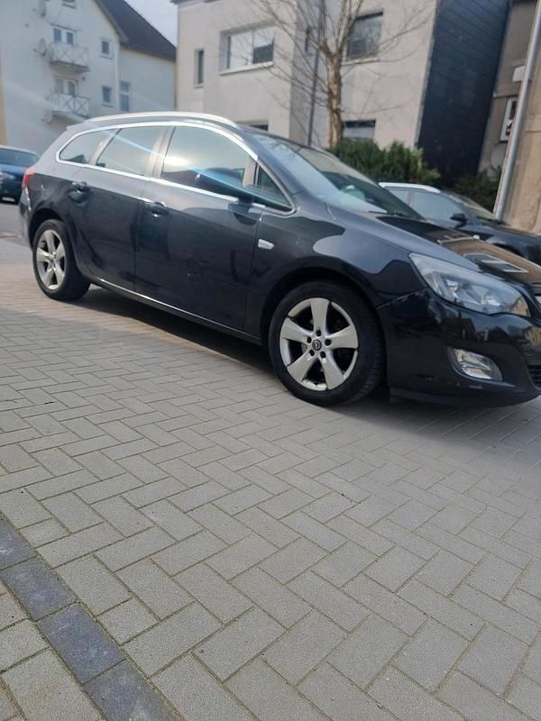 Gebraucht Opel Astra 130 PS (95 kW) 2012 Schwarz Kombi