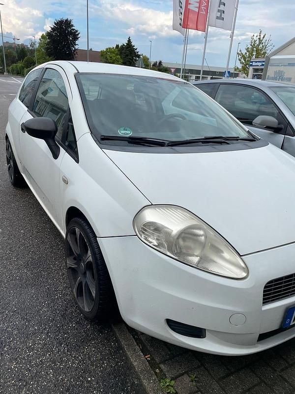 Weiß Gebraucht 2007 Fiat Grande Punto Kleinwagen | 990 € (Etwas zu teuer) - Bild 1/3