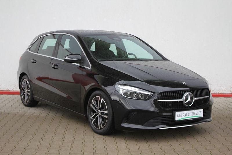 Schwarz Gebraucht 2024 Mercedes B180 Progressive Van / Kleinbus | 26.870 € (Guter Preis) - Bild 1/4