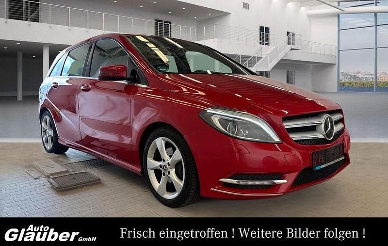 Jupiterrot uni Gebraucht 2013 Mercedes B180 Sport Van / Kleinbus | 10.950 € (Fairer Preis) - Bild 1/4