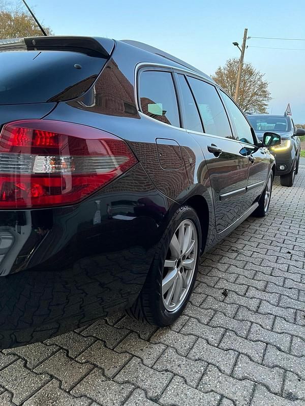 Gebraucht Renault Laguna III 150 PS (110 kW) 2010 Schwarz Kombi