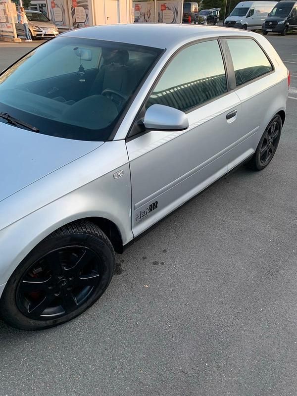 Gebraucht Audi A3 Attraction 102 PS (75 kW) 2003 Silber Limousine