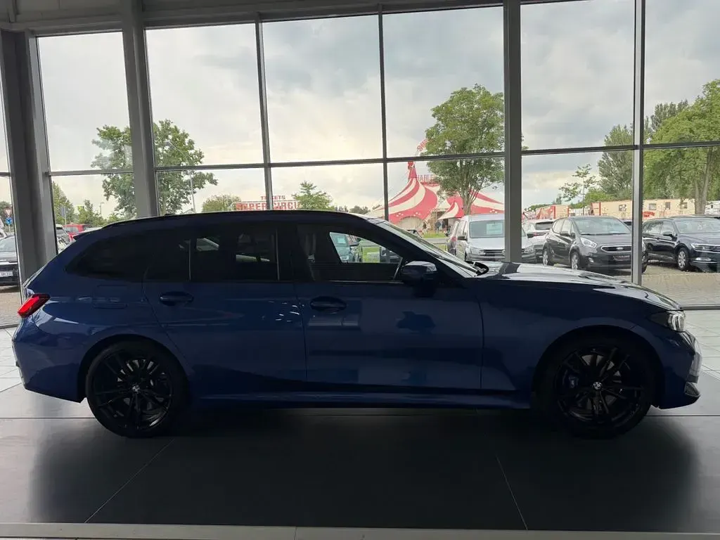 Gebraucht BMW 330 M Sport 286 PS (210 kW) 2023 Blau Kombi
