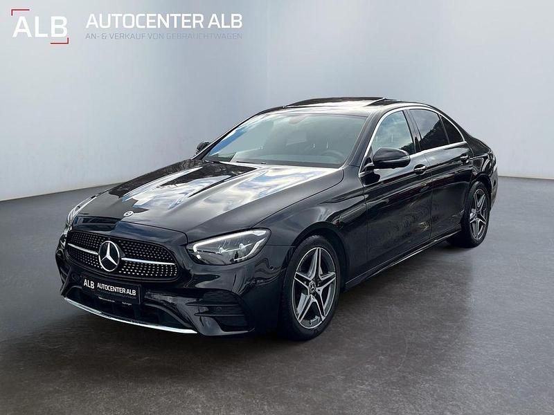 Schwarz Gebraucht 2022 Mercedes E220 AMG line Limousine | 32.990 € (Fairer Preis) - Bild 1/4