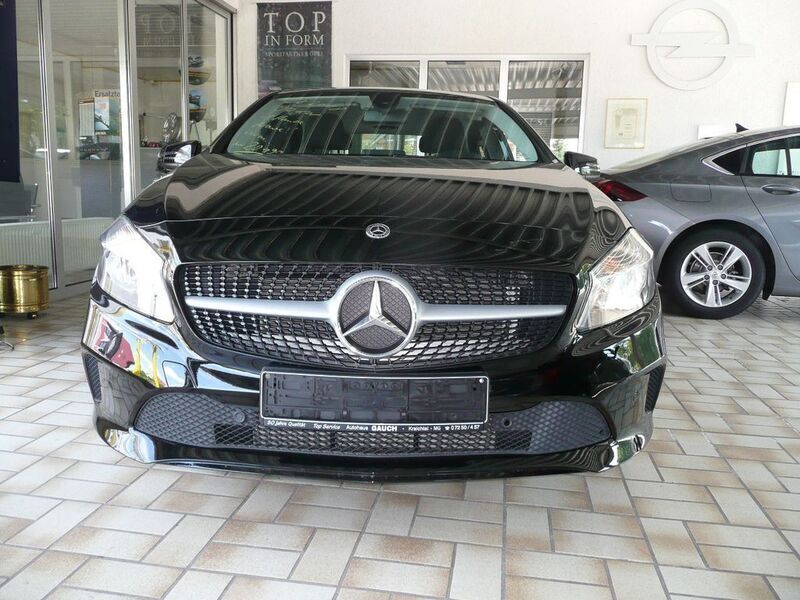 Schwarz Gebraucht 2018 Mercedes A180 Limousine | 18.950 € (Etwas zu teuer) - Bild 1/4