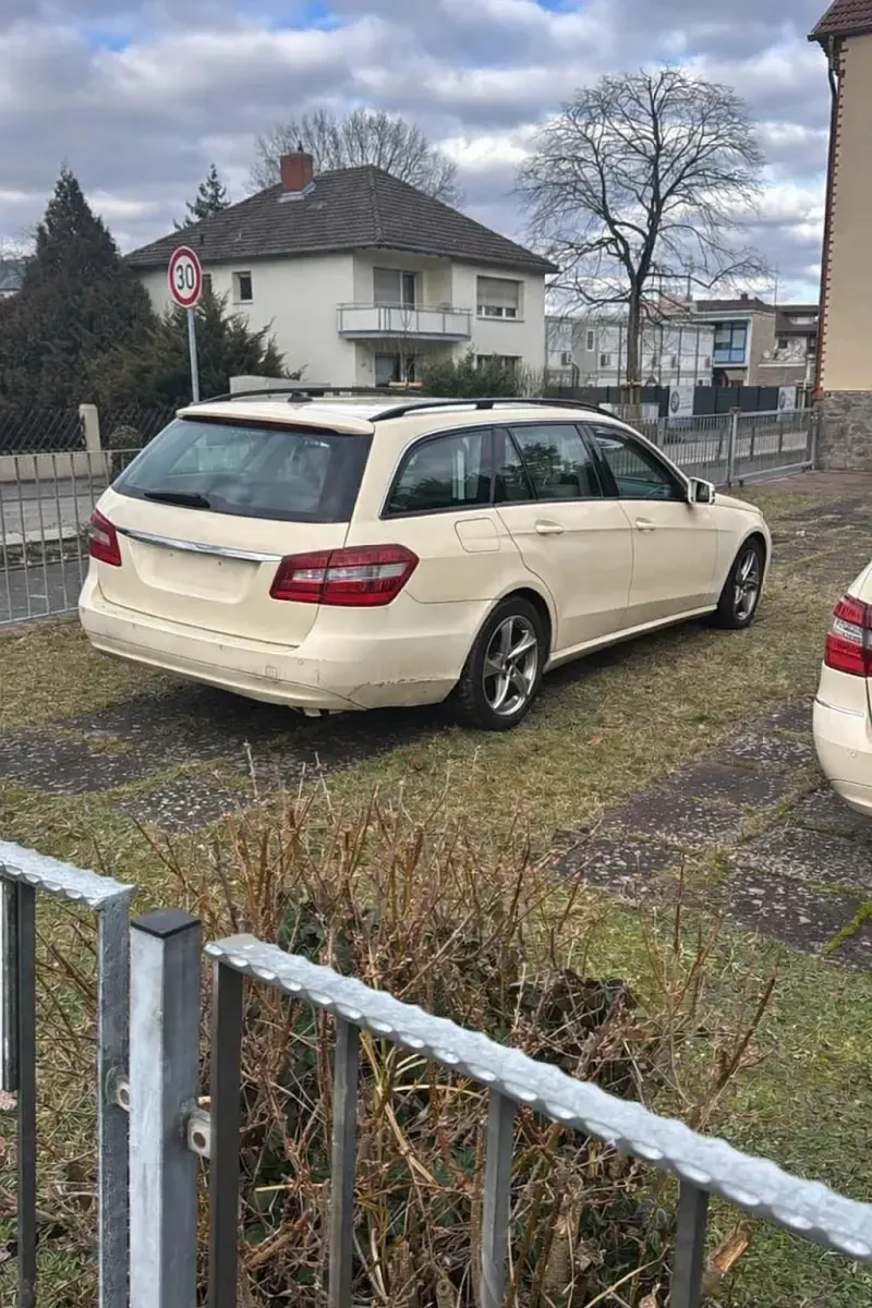 Brugt Mercedes E200 136 HK (100 kW) 2011 Gul Stationcar